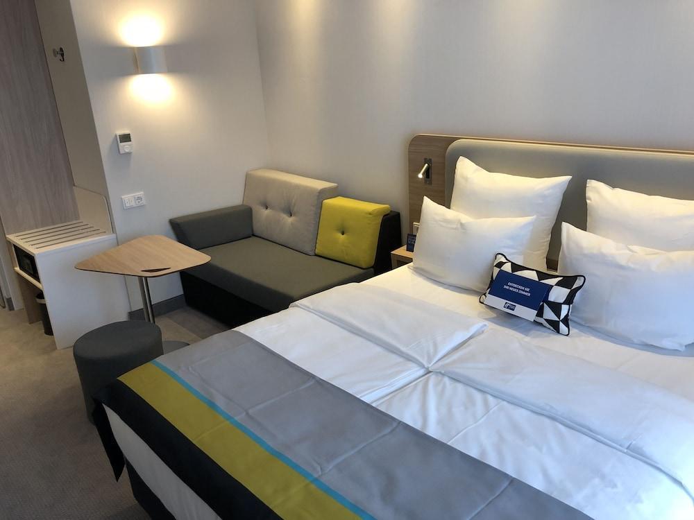 Express - East By Ihg Hotel
