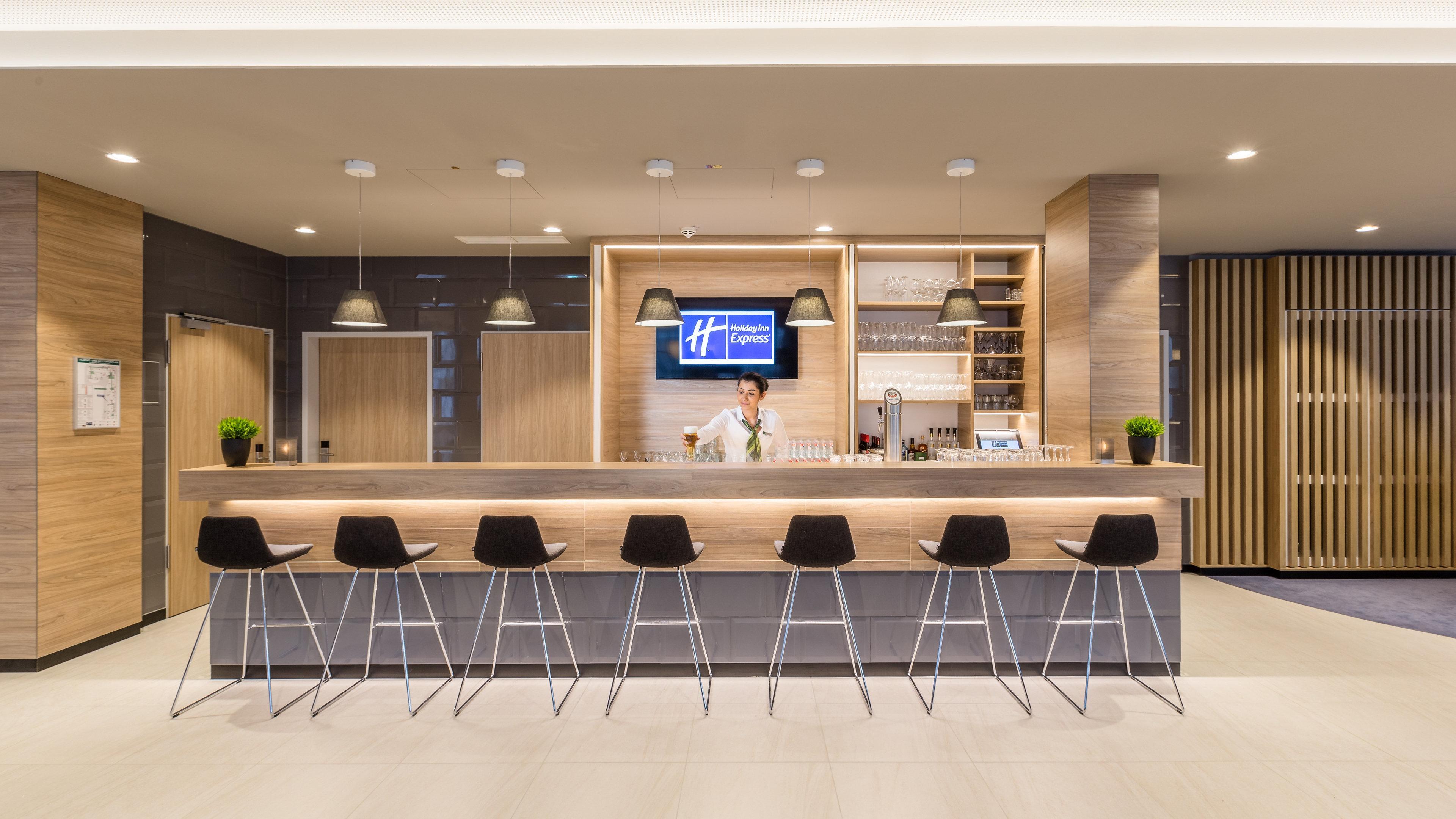 Express - East By Ihg 3*