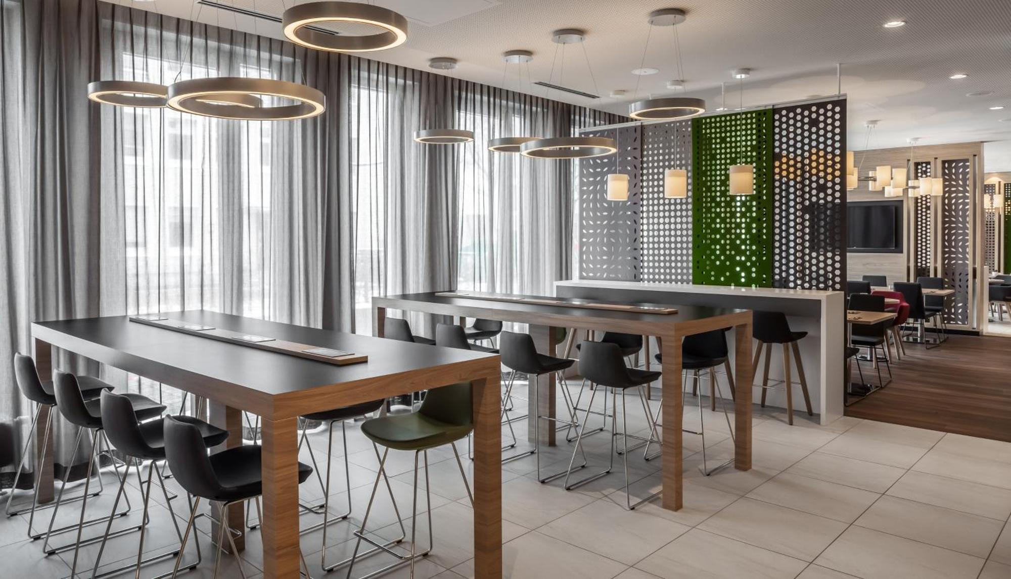 Express - East By Ihg Hotel