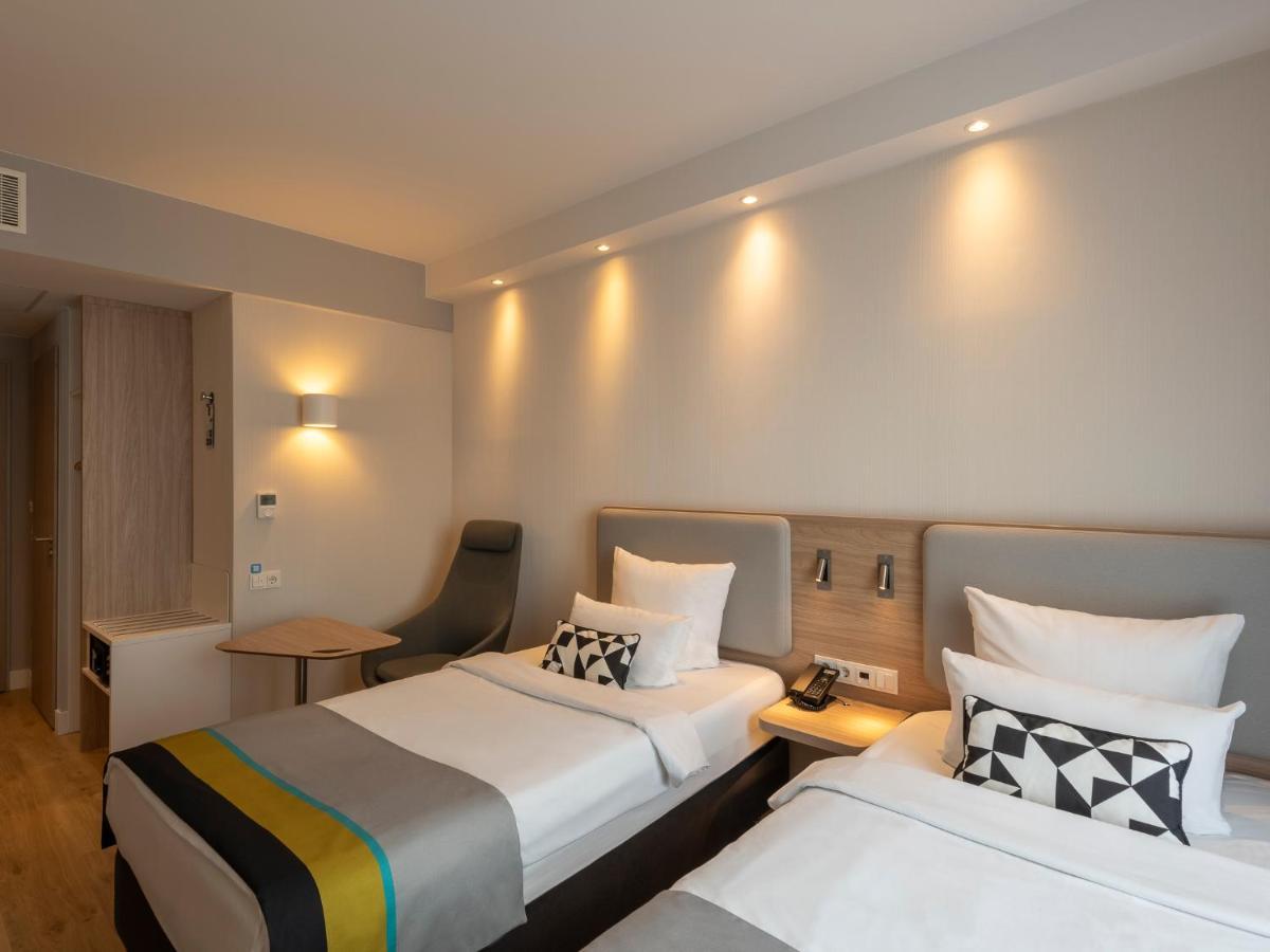 Hotel Express - East By Ihg 3*