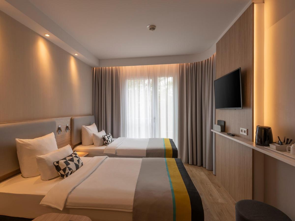 Express - East By Ihg