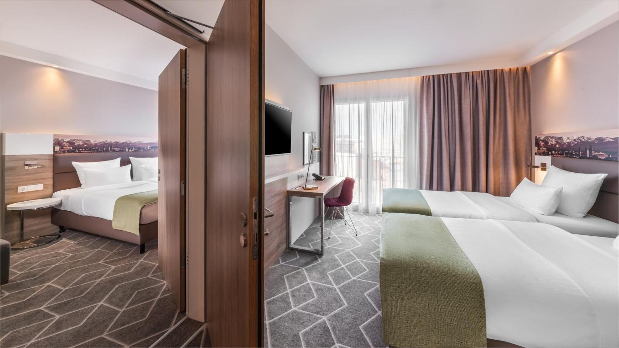 Express - East By Ihg 3*