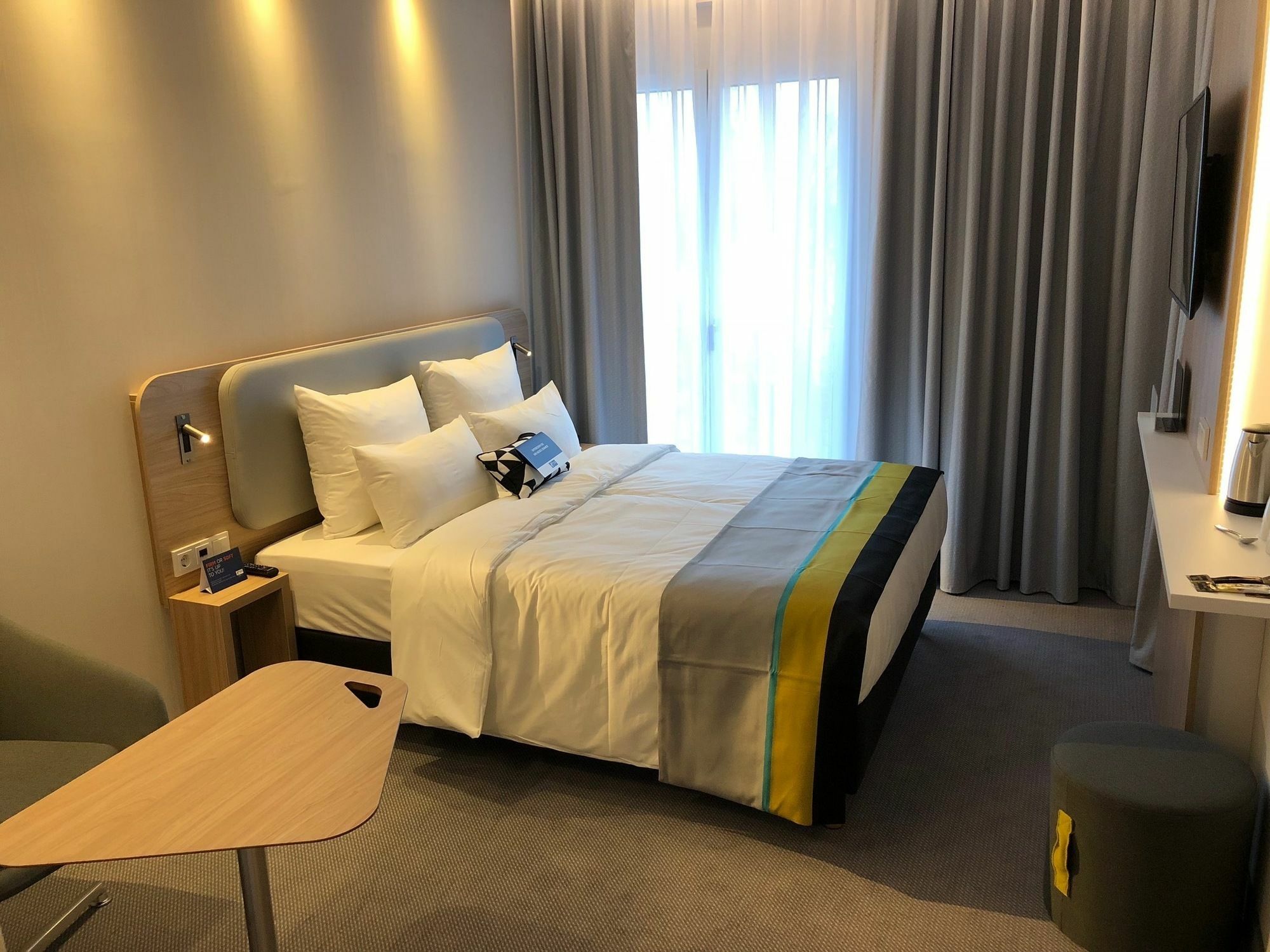 Express - East By Ihg